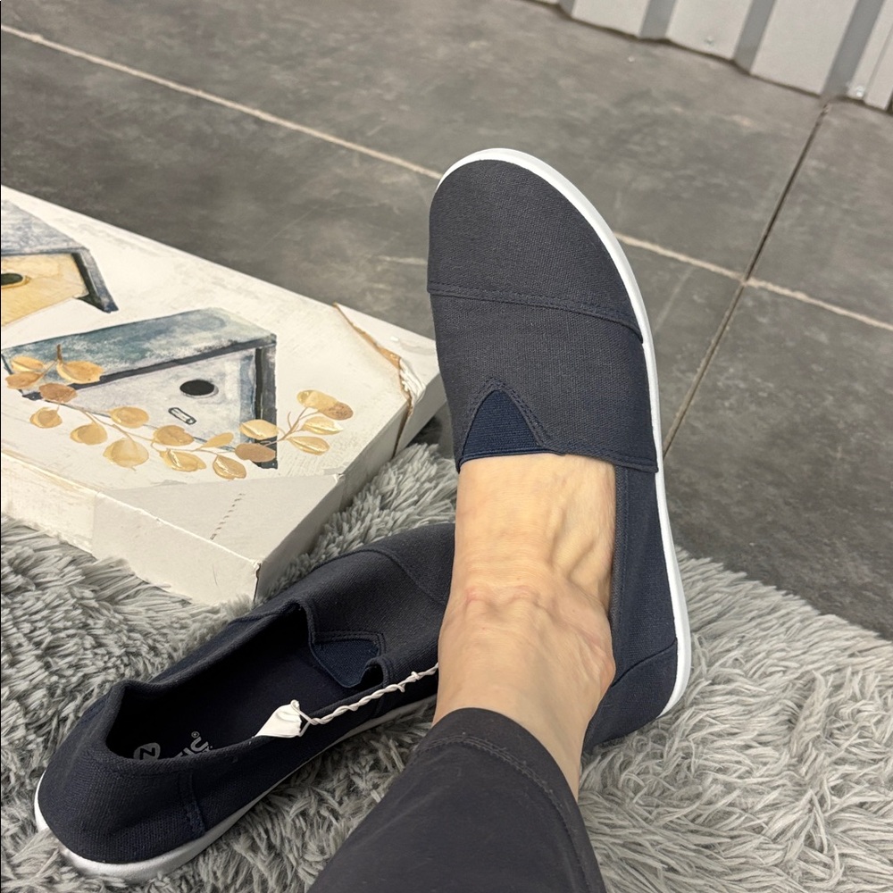NWT Kinetic Energy Blue Gray Casual Canvas Slip On Shoes Women’s 10 Textile